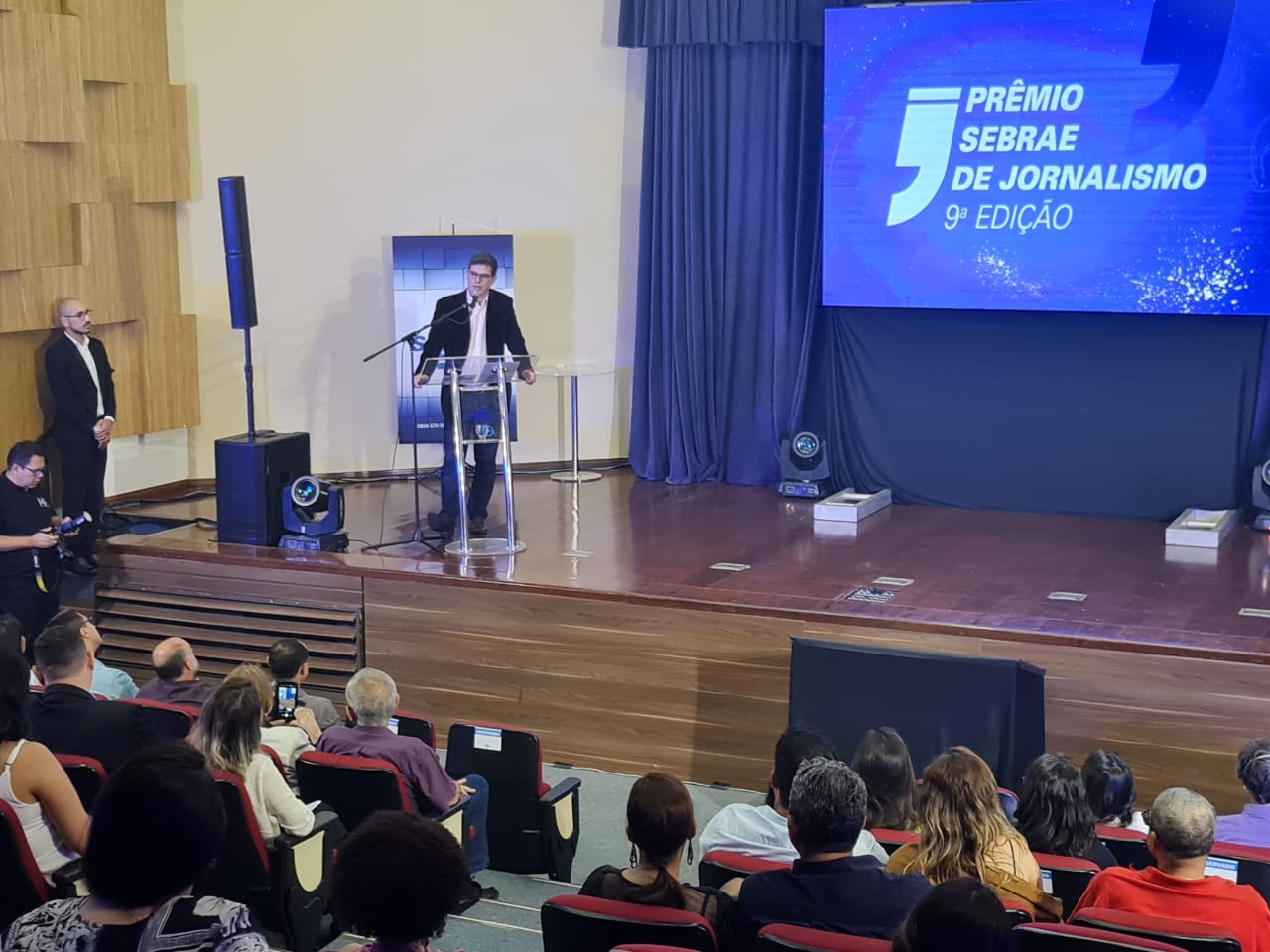 Diretor-superintendente em exercício do Sebrae/MS, Tito Estanqueiro, faz discurso de boas-vindas aos profissionais da imprensa