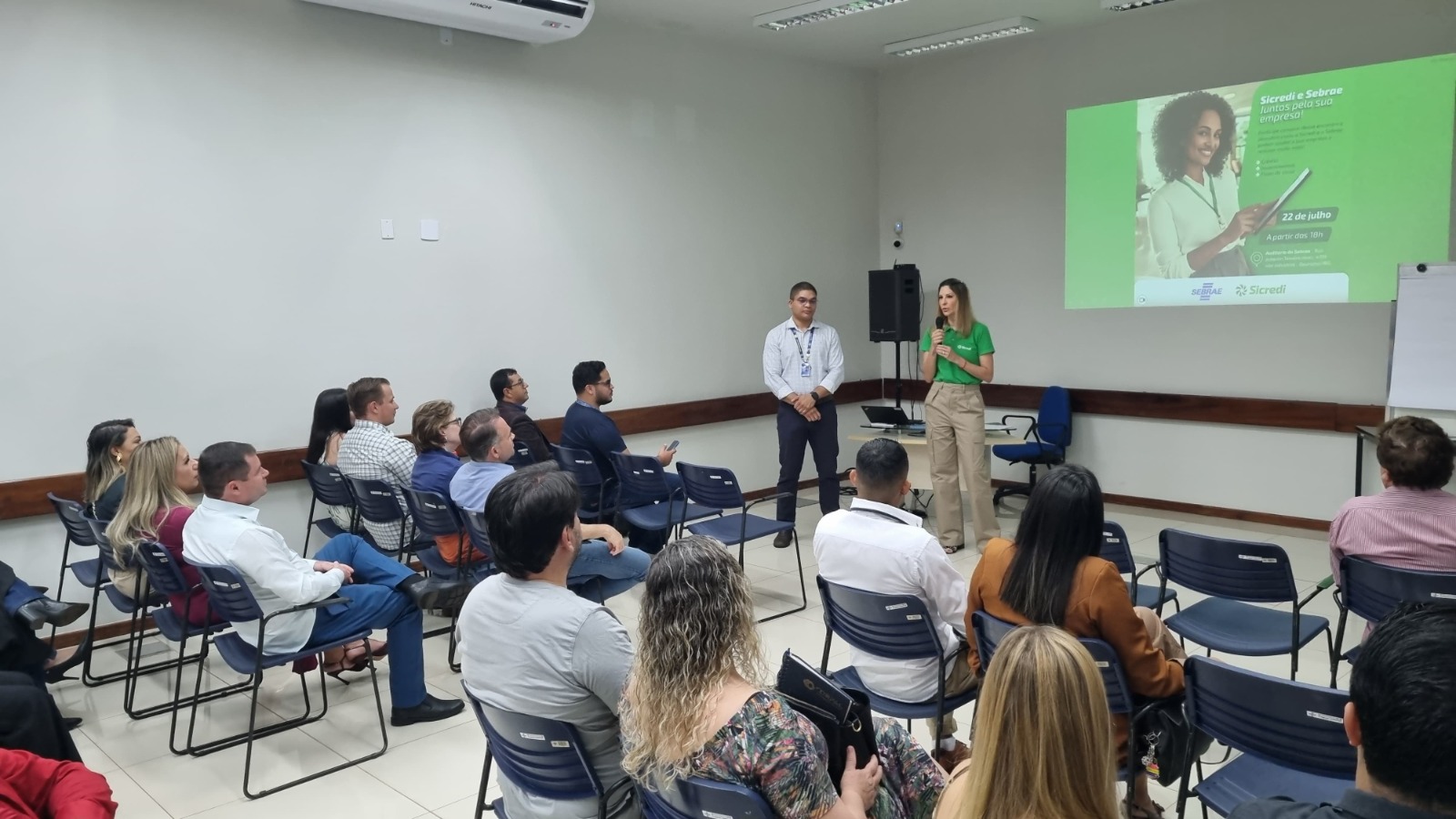 Sebrae e Sicredi realizam encontro sobre gestão financeira e crédito com empresários de Dourados