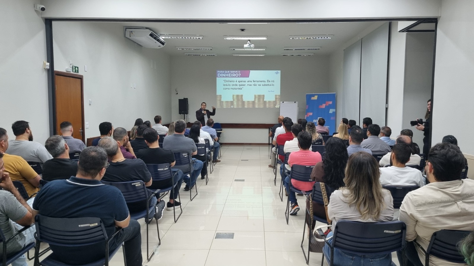 Sebrae e Sicredi realizam encontro sobre gestão financeira e crédito com empresários de Dourados