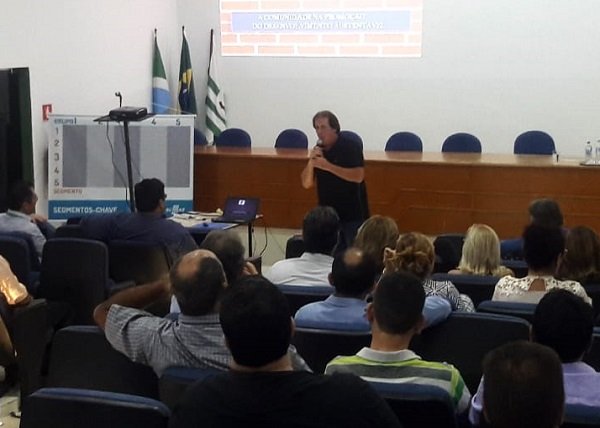 Empres&aacute;rios, microempreendedores individuais e lideran&ccedil;as conhecem programa