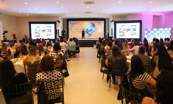 Palestrante Natalie Pavan, da empresa My Cookies, fala sobre empreendedorismo